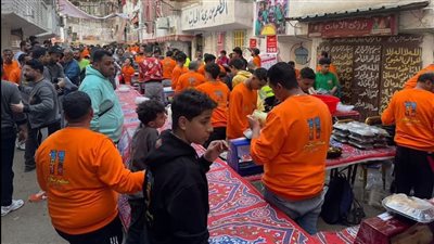 بالصور.. الاستعدادات النهائية لمائدة إفطار المطرية السنوي