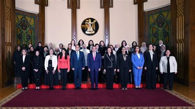 الرئيس السيسي يشارك فى لقاء المرأة المصرية والأم المثالية