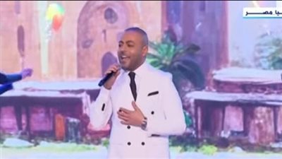 تامر عاشور يقدم أغنية جديدة أمام الرئيس السيسي خلال حفل عيد الفطر