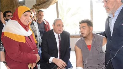 محافظ الغربية يزور مصاب سيرك طنطا ويوجه بحزمة دعم شاملة