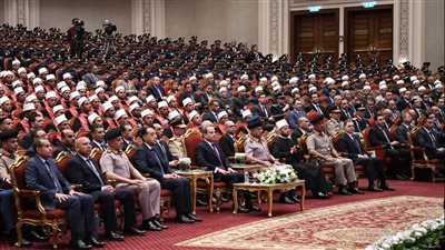 الرئيس السيسي يشهد حفل تخرج دورة تأهيل أئمة الأوقاف في الأكاديمية العسكرية