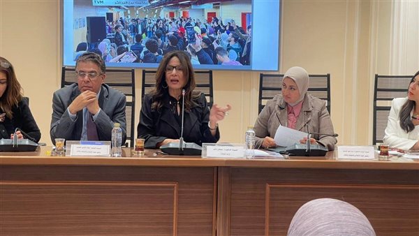 الدكتورة جيهان زكي وزيرة الثقافة