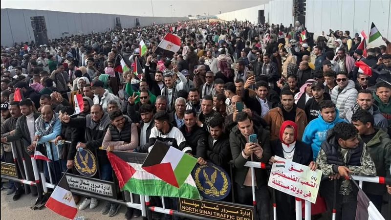 المصريين أمام معبر