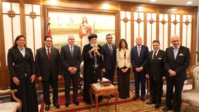تهنئة محافظ القاهرة البابا تواضروس الثاني بعيد القيامة 