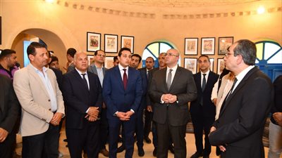 محافظ الفيوم يتفقد معرض 