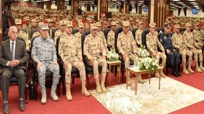 وزير الدفاع يلتقي عددا من دارسي الأكاديمية العسكرية  