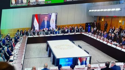 محافظ البنك المركزي يؤكد الالتزام بمواصلة سياسة سعر الصرف المرن