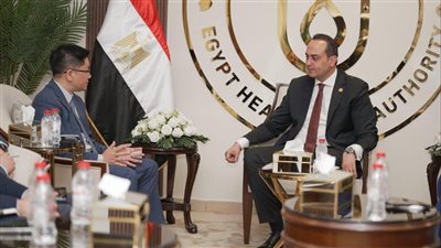 رئيس هيئة الرعاية الصحية يلتقي وفد شركة 