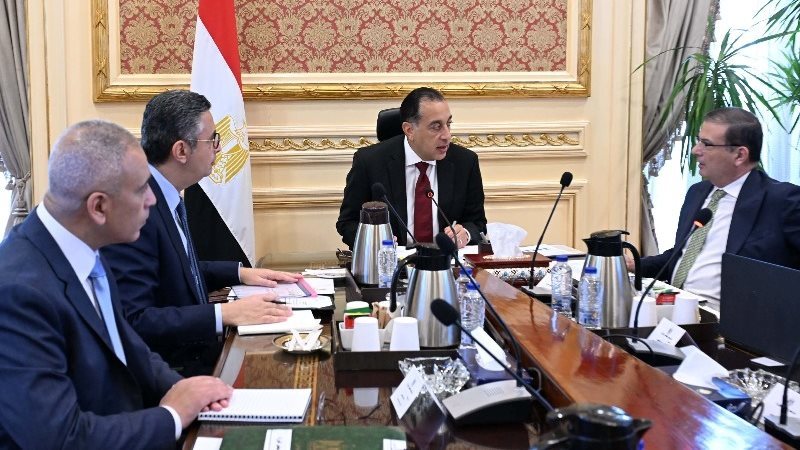 اجتماع رئيس الوزراء لمتابعة موقف توافر السلع الاستراتيجية 