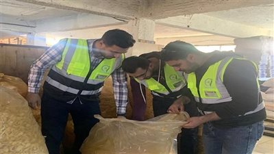 ضبط 120 ألف قطعة حلوى مجهولة المصدر وطن عسل غير صالح للاستهلاك بالغربية