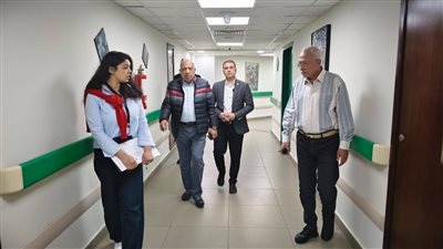 في زيارة ميدانية مفاجئة.. وزير الكهرباء والطاقة المتجددة يتفقد مستشفى الكهرباء بمنطقة ألماظة