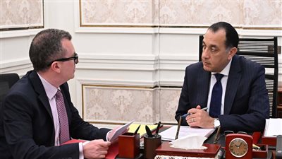 رئيس الوزراء يستعرض مع وزير التخطيط تطورات الاقتصاد العالمي ونتائج المشاركة في اجتماعات صندوق النقد