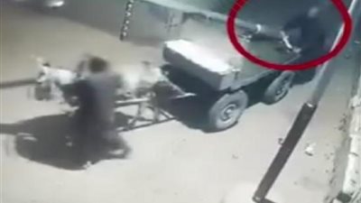نقل عمود كهرباء أمام منزل مواطن والأمن يكشف الحقيقة