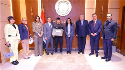 وزيرة التضامن الاجتماعي تشهد توزيع عدد من الأجهزة التعويضية لطلاب الجامعات من ذوي الإعاقة بالتعاون مع بنك التعمير والإسكان