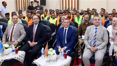 محافظ أسوان ومدير صندوق مكافحة الإدمان يشهدان فعالية تخريج 100 متعافي جديد من تعاطى المواد المخدرة 