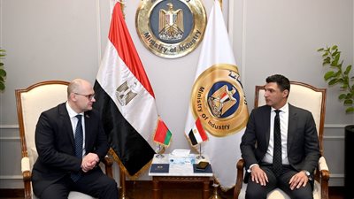 وزير الصناعة في مباحثات مع سفير بيلاروسيا  