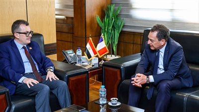 وزير التخطيط والتنمية الاقتصادية يبحث مع الجانب الفرنسي تداعيات الأزمة الجيوسياسية الراهنة وسبل تعزيز العلاقات الاقتصادية المشتركة