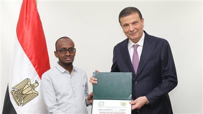 وزير الزراعة يُسلّم شهادات التخرج لـ 18 مبعوثًا من 11 دولة أفريقية وآسيوية