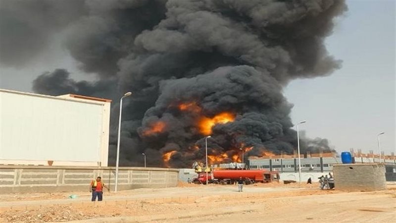 حريق بمصنعي بويات وكرتون بالعاشر