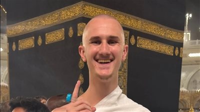 أنا فخور بقراري..صانع محتوى أمريكي يعلن اعتناقه الإسلام 