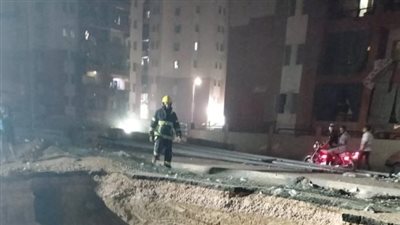 سقوط سيارة داخل حفرة بحي الأسمرات.. والحماية المدنية تنقذ السائق