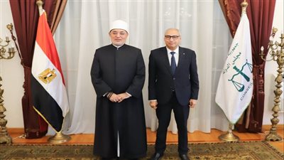 رئيس مجلس الدولة أثناء استقبال مفتي الجمهورية 