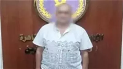 التحقيق مع عاطل انتحل صفة موظف حي بالقاهرة للنصب على أصحاب المحال