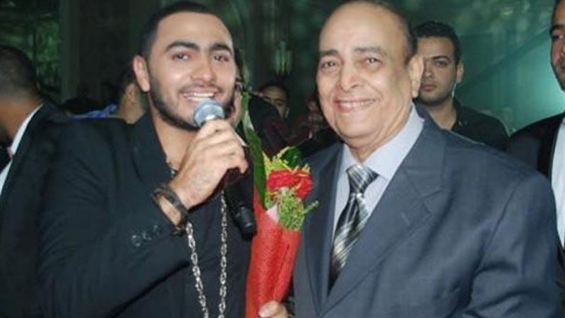 تامر حسني مع والده